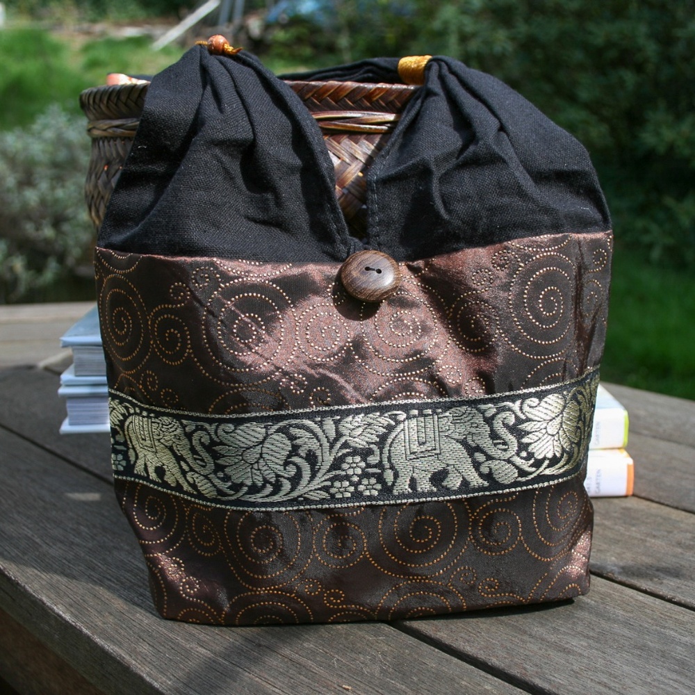 Small handbag wristlet unique fabric hbsm 7211 NWOT